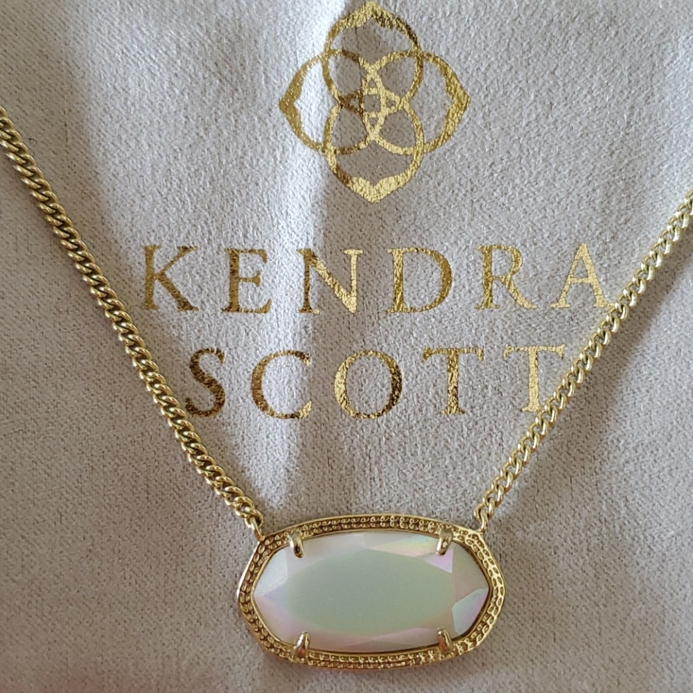 Kendra Scott necklace